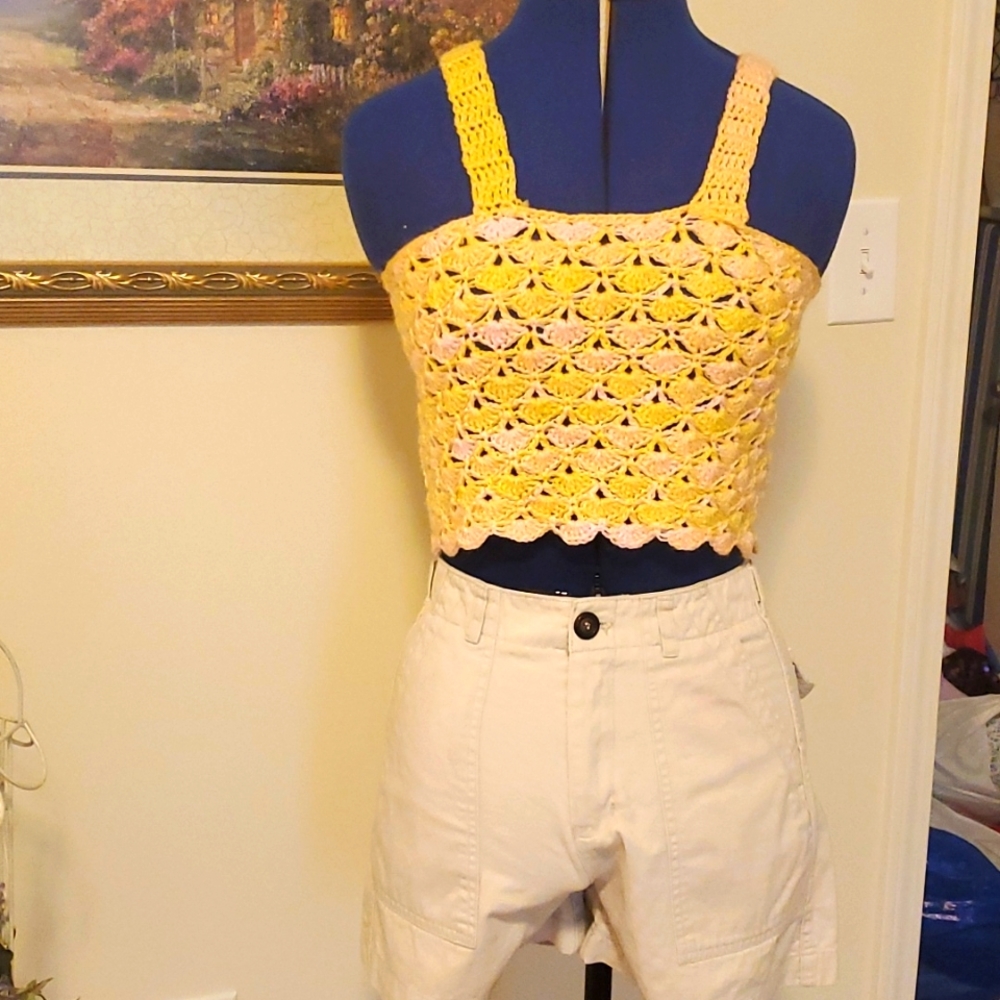 Handmade crochet crop top - Picture 3 of 5